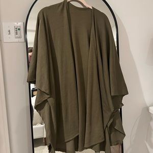 Olive green open cardigan. Short sleeve